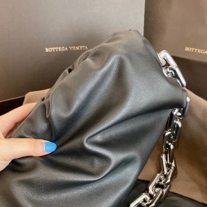 Bottega Veneta The Chain Pouch Shoulder Bag 30cm Silver Hardware Calfskin Leather 2020 Spring/Summer Collection - Image 4