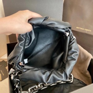 Bottega Veneta The Chain Pouch Shoulder Bag 30cm Silver Hardware Calfskin Leather 2020 Spring/Summer Collection - Image 7