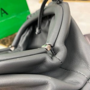 Bottega Veneta The Mini Pouch Bag 22cm 585852 Calfskin Leather Spring/Summer 2021 Collection - Image 6