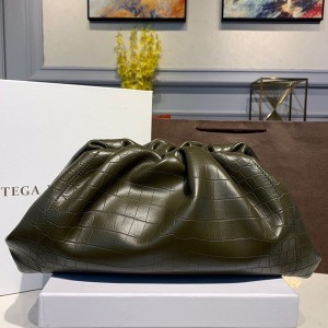 Bottega Veneta The Pouch Bag 38cm Crocodile Stamp Calfskin Leather 2020 Spring/Summer Collection - Image 3