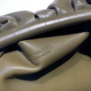 Bottega Veneta The Pouch Bag 38cm Crocodile Stamp Calfskin Leather 2020 Spring/Summer Collection - Image 5