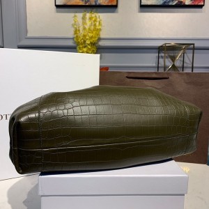 Bottega Veneta The Pouch Bag 38cm Crocodile Stamp Calfskin Leather 2020 Spring/Summer Collection - Image 7