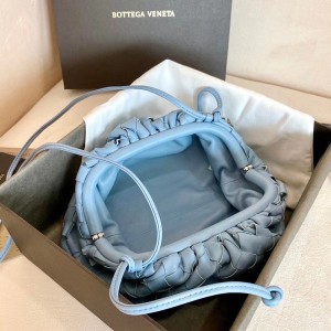 Bottega Veneta Woven The Mini Pouch Shoulder Bag 22cm Calfskin Leather Fall/Winter 2020 Collection - Image 4