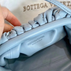 Bottega Veneta Woven The Mini Pouch Shoulder Bag 22cm Calfskin Leather Fall/Winter 2020 Collection - Image 6