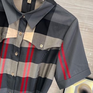 Burberry Button Up Pleat Check Tie Up Cotton Dress Fall/Winter 2022 Collection - Image 6