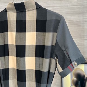 Burberry Button Up Pleat Check Tie Up Cotton Dress Fall/Winter 2022 Collection - Image 8