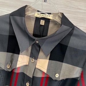 Burberry Button Up Pleat Check Tie Up Cotton Dress Fall/Winter 2022 Collection - Image 9