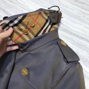 Burberry Vintage Check Double Breasted Trench Waterproof Coat Fall/Winter 2020 Collection - Image 3