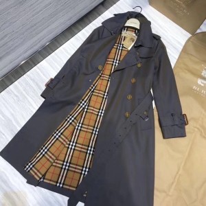 Burberry Vintage Check Double Breasted Trench Waterproof Coat Fall/Winter 2020 Collection - Image 4