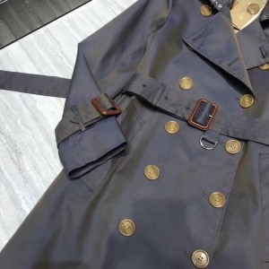 Burberry Vintage Check Double Breasted Trench Waterproof Coat Fall/Winter 2020 Collection - Image 6