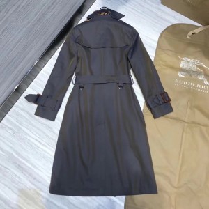 Burberry Vintage Check Double Breasted Trench Waterproof Coat Fall/Winter 2020 Collection - Image 7