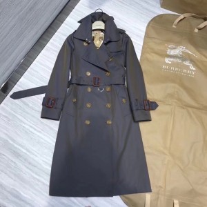 Burberry Vintage Check Double Breasted Trench Waterproof Coat Fall/Winter 2020 Collection - Image 8