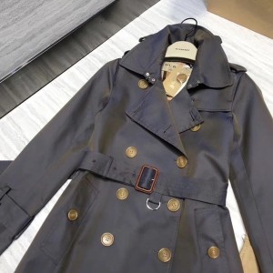 Burberry Vintage Check Double Breasted Trench Waterproof Coat Fall/Winter 2020 Collection - Image 10