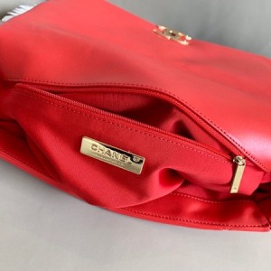 Chanel 19 Flap Bag Goatskin Leather Spring/Summer 2020 Collection - Image 5