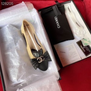 Chanel Bow Embellished Flats Calfskin Leather Fall/Winter 2020 Collection - Image 4