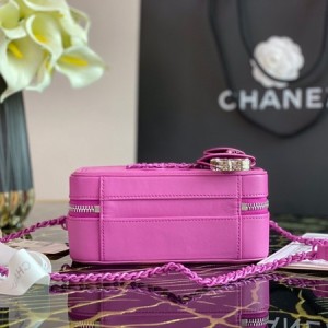 Chanel CC Filigree Vanity Case Bag 18cm Ultramatte Hardware Caviar Leather Fall/Winter 2020 Collection - Image 4
