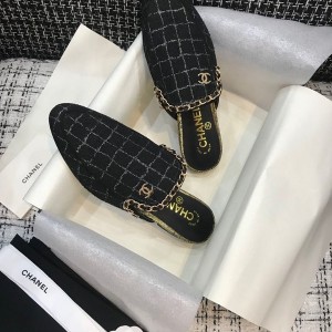 Chanel Chain Embellished Mules Tweed/Lambskin Leather Spring/Summer 2021 Collection - Image 3