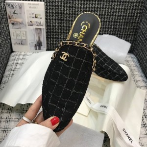 Chanel Chain Embellished Mules Tweed/Lambskin Leather Spring/Summer 2021 Collection - Image 6