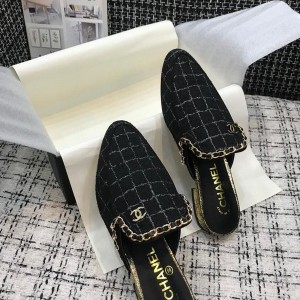 Chanel Chain Embellished Mules Tweed/Lambskin Leather Spring/Summer 2021 Collection - Image 7