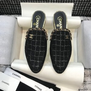Chanel Chain Embellished Mules Tweed/Lambskin Leather Spring/Summer 2021 Collection - Image 9