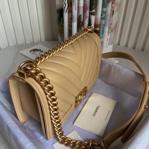 Chanel Chevron Boy Bag 25cm AS67086 Gold Hardware Lambskin Leather Fall/Winter 2021 Collection - Image 4
