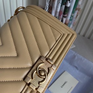 Chanel Chevron Boy Bag 25cm AS67086 Gold Hardware Lambskin Leather Fall/Winter 2021 Collection - Image 5