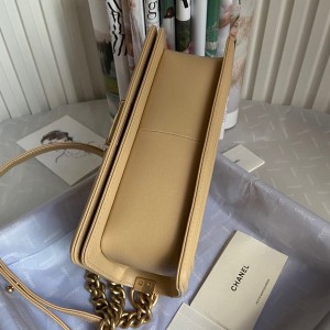 Chanel Chevron Boy Bag 25cm AS67086 Gold Hardware Lambskin Leather Fall/Winter 2021 Collection - Image 6