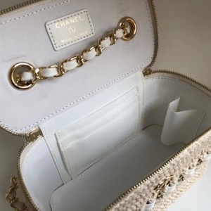 Chanel Crochet Vanity Case 18cm AP2471 Gold Hardware Lambskin Leather Spring/Summer 2022 Collection - Image 3