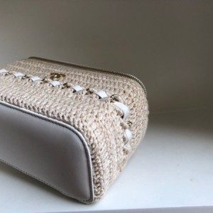 Chanel Crochet Vanity Case 18cm AP2471 Gold Hardware Lambskin Leather Spring/Summer 2022 Collection - Image 6