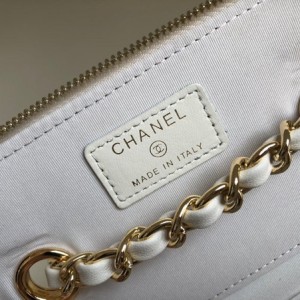 Chanel Crochet Vanity Case 18cm AP2471 Gold Hardware Lambskin Leather Spring/Summer 2022 Collection - Image 9