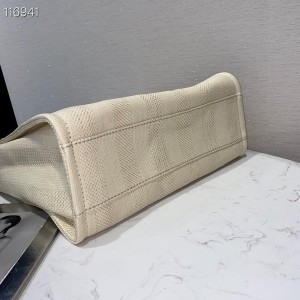 Chanel Deauville Tote 35cm Raffia Straw Canvas Bag Spring/Summer 2020 Collection - Image 5