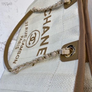 Chanel Deauville Tote 35cm Raffia Straw Canvas Bag Spring/Summer 2020 Collection - Image 6