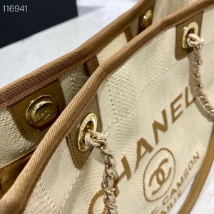 Chanel Deauville Tote 35cm Raffia Straw Canvas Bag Spring/Summer 2020 Collection - Image 8