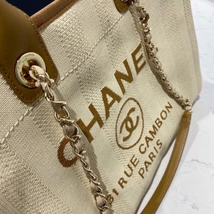 Chanel Deauville Tote 40cm Raffia Straw Canvas Bag Spring/Summer 2020 Collection - Image 4