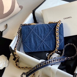 Chanel Denim 19 WOC Bag 20cm Lambskin Leather Spring/Summer 2020 Collection - Image 6
