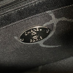 Chanel Denim Classic Flap Bag 25cm Gold Hardware Cruise Spring/Summer 2022 Collection - Image 9