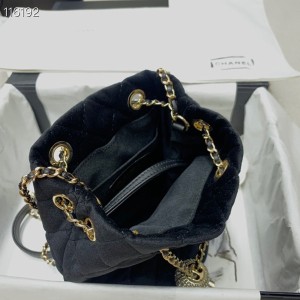 Chanel Drawstring Bucket Bag With Crystal Chain With CC Details On Strap Bag 20cm Gold Hardware Velvet/Lambskin Leather Spring/Summer 2020 Collection - Image 6