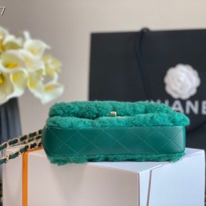 Chanel Flap Bag 20cm Shearling Fur/Sheepskin Leather Fall/Winter 2020 Collection - Image 4