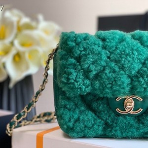 Chanel Flap Bag 20cm Shearling Fur/Sheepskin Leather Fall/Winter 2020 Collection - Image 5