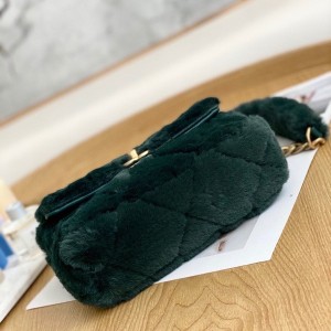 Chanel Flap Bag 22cm Shearling Fur Antique Gold Hardware Fall/Winter 2020 Collection - Image 5