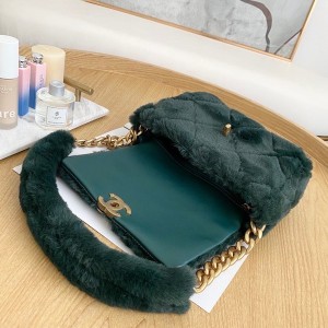 Chanel Flap Bag 22cm Shearling Fur Antique Gold Hardware Fall/Winter 2020 Collection - Image 7