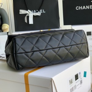 Chanel Flap Bag 25cm Gold Hardware Lambskin Leather Fall/Winter 2020 Collection - Image 4