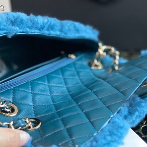 Chanel Flap Bag 25cm Shearling Fur/Sheepskin Leather Fall/Winter 2020 Collection - Image 3