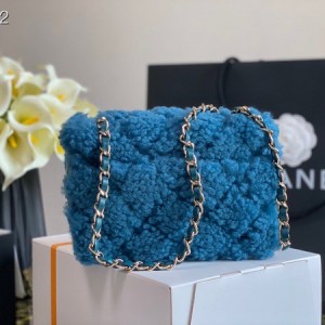 Chanel Flap Bag 25cm Shearling Fur/Sheepskin Leather Fall/Winter 2020 Collection - Image 4
