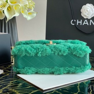 Chanel Flap Bag 25cm Shearling Fur/Sheepskin Leather Fall/Winter 2020 Collection - Image 5