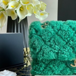 Chanel Flap Bag 25cm Shearling Fur/Sheepskin Leather Fall/Winter 2020 Collection - Image 6