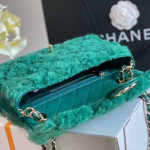 Chanel Flap Bag 25cm Shearling Fur/Sheepskin Leather Fall/Winter 2020 Collection - Image 7