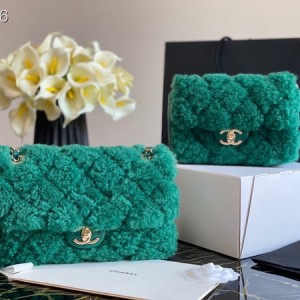 Chanel Flap Bag 25cm Shearling Fur/Sheepskin Leather Fall/Winter 2020 Collection - Image 9