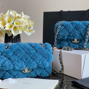 Chanel Flap Bag 25cm Shearling Fur/Sheepskin Leather Fall/Winter 2020 Collection - Image 9