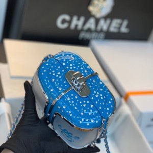 Chanel Gondola Lift Minaudière Bag Plexiglass Evening Bag Silver Hardware Fall/Winter 2019 Collection - Image 10